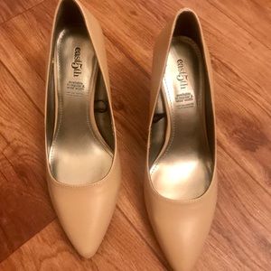East5th pump heels nude / tan NEW size 6.5